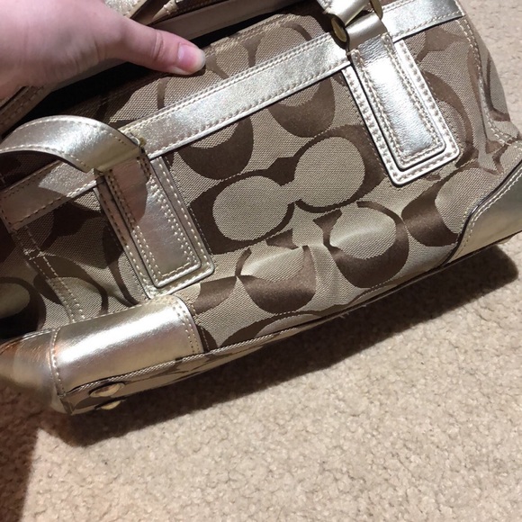 COACH • Signature Logo Purse - Picture 3 of 4